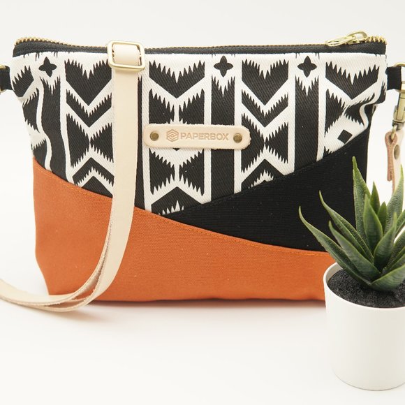 Alicia (medium) Sling Purse - Picture 5 of 11